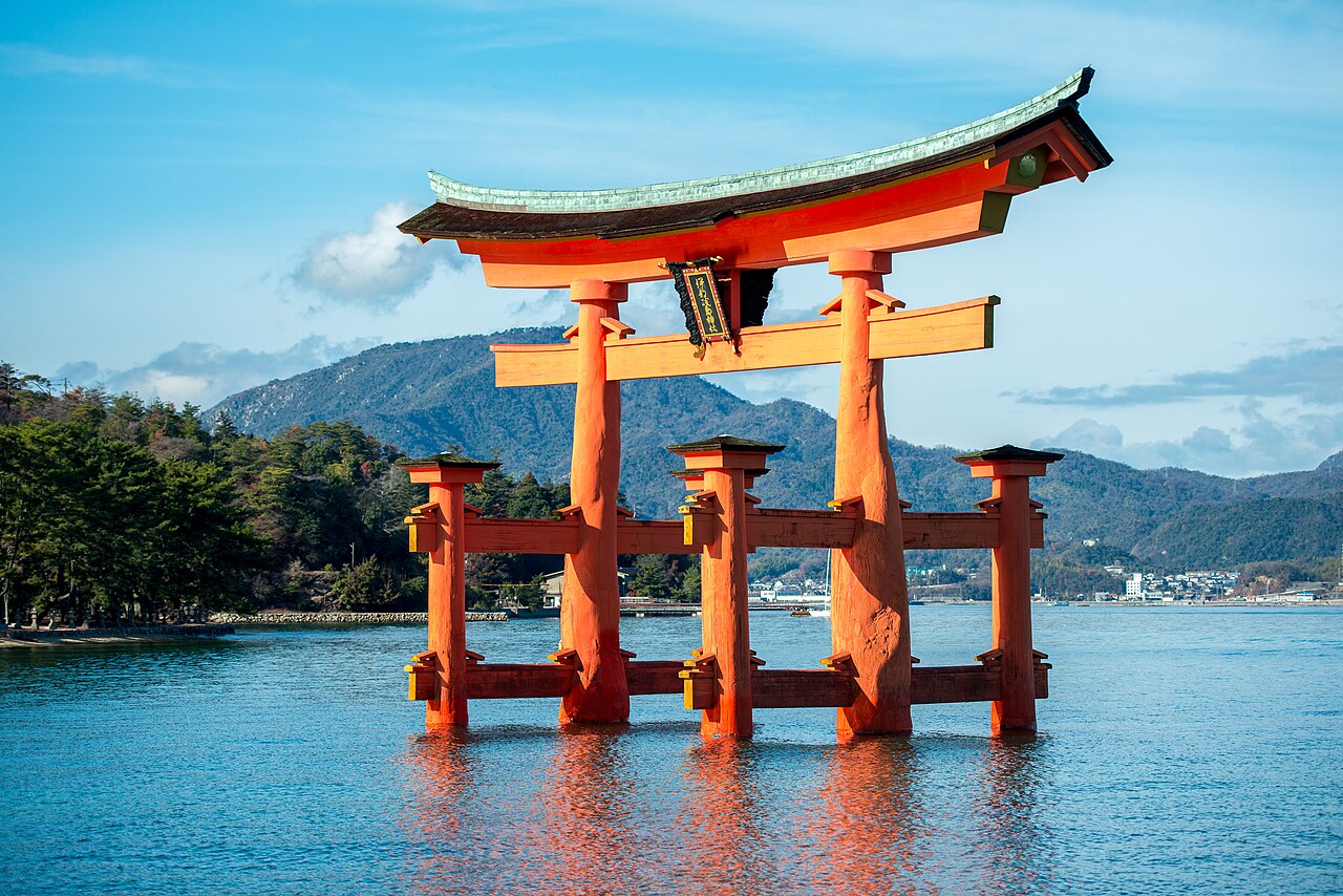 Torii flutuante do Santuário de Itsukushima, em Miyajima, Hiroshima
